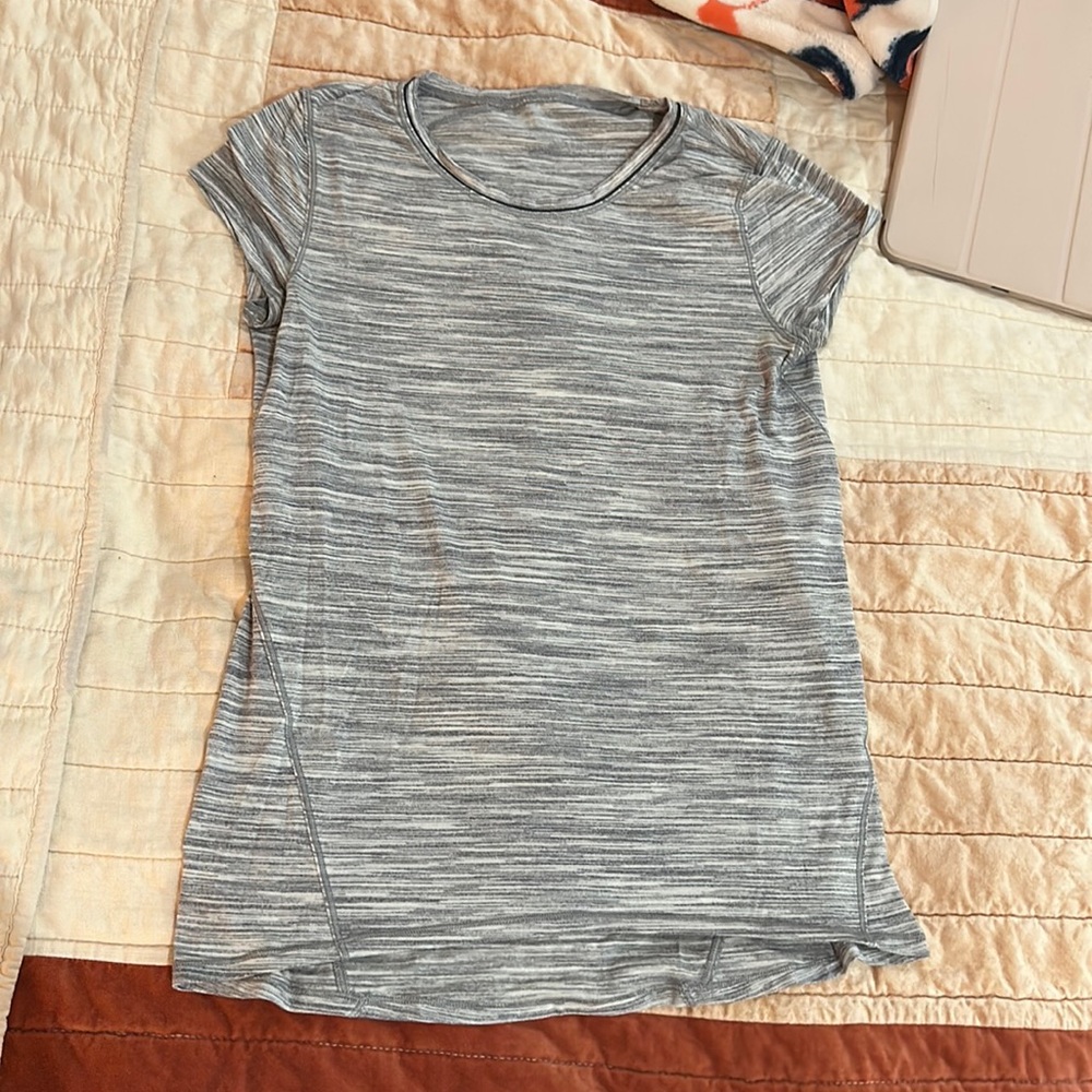 Lululemon t shirt